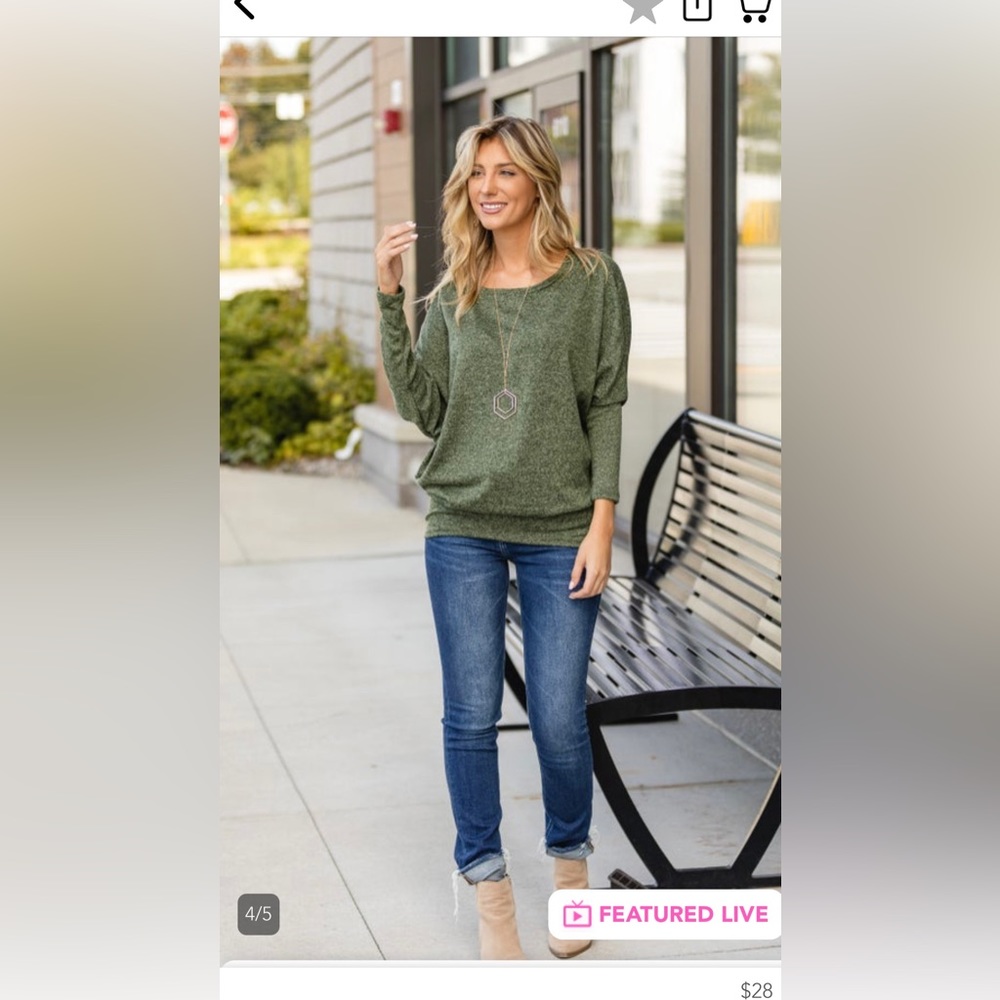 NWT Jenny Boston Boutique Green Size M/L Adorable Light Knit Sweater